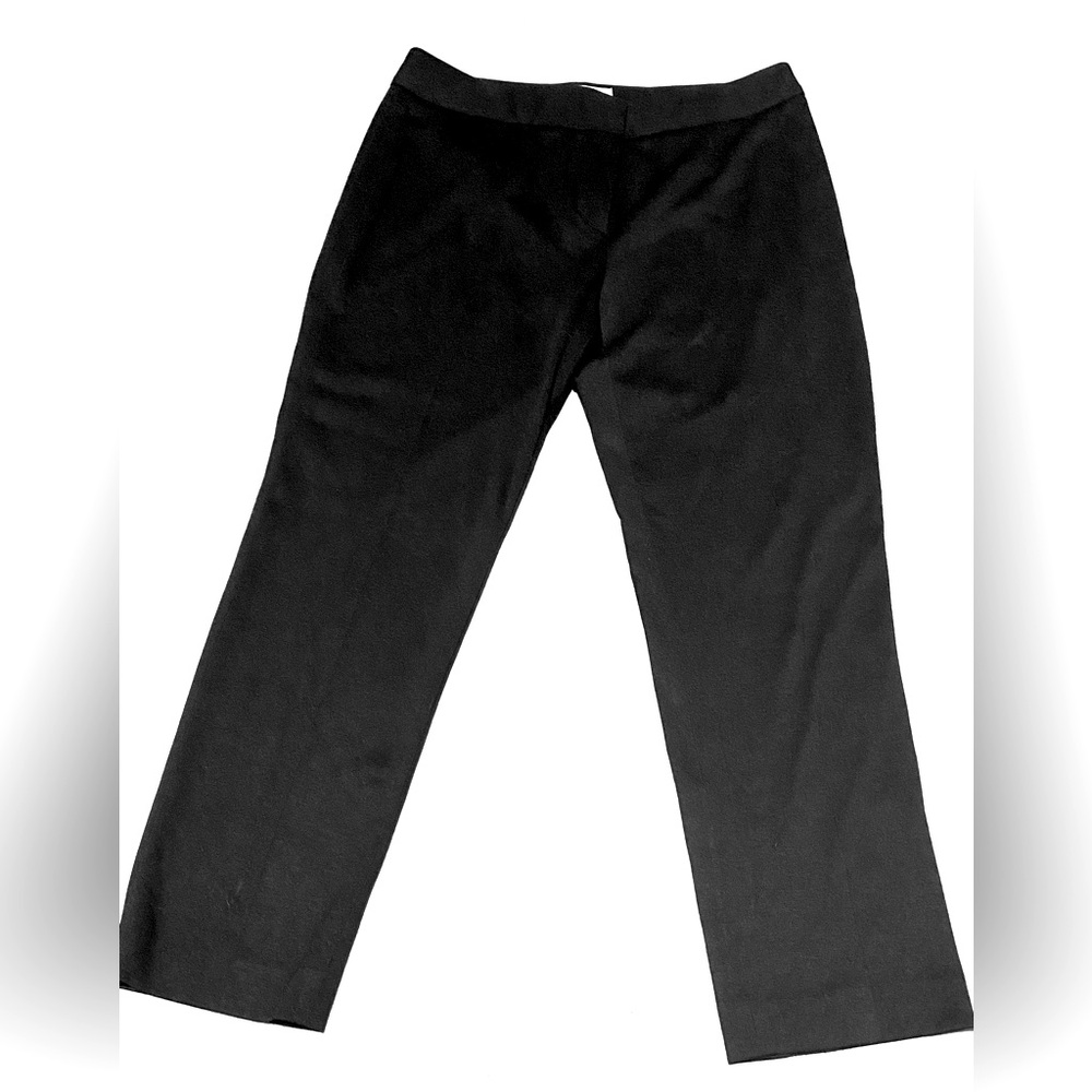 Stylish and Versatile Lady's Black Kasper Pants ~ Size 8 ~
Excellent Condition!